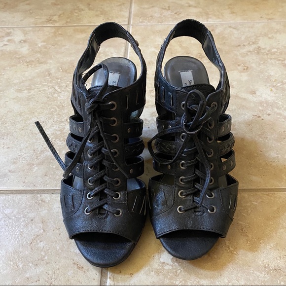 Heels - Picture 3 of 4